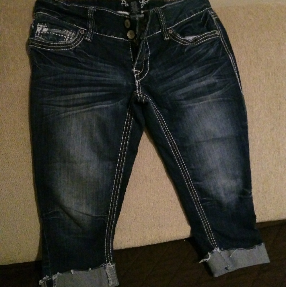 Amethyst capri jeans 10% off 2 bundle!!